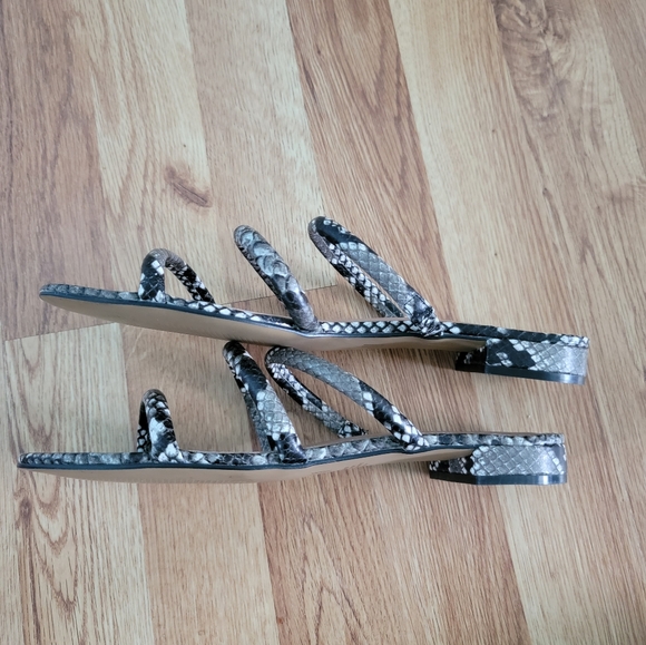 ‼️SOLD‼️Snake Print sandals - Picture 4 of 5